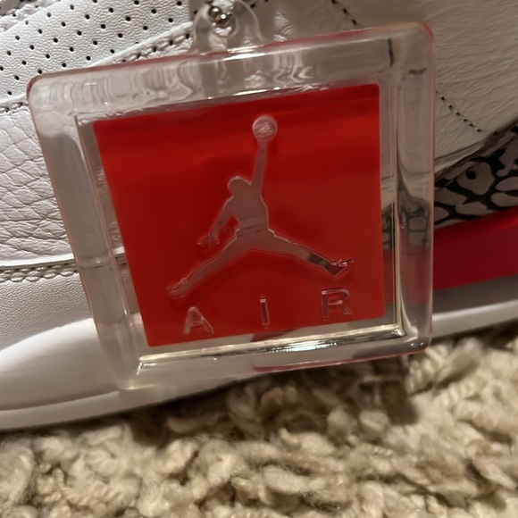 NIB Nike Air Jordan 3 Retro White, Fire Red, Cement Grey 13604116 Sneakers 9.5 - Picture 11 of 13